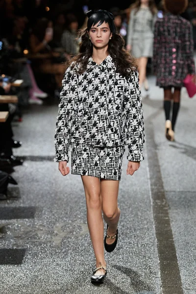 Look 29